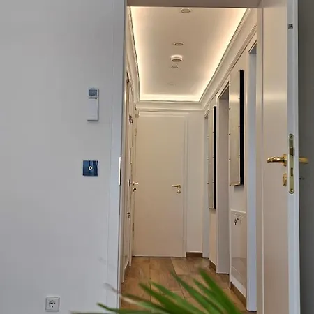 Exotic Tropical Palace - Comfyhome