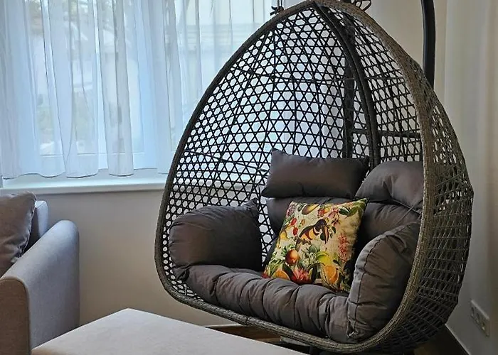 Exotic Tropical Palace - Comfyhome *