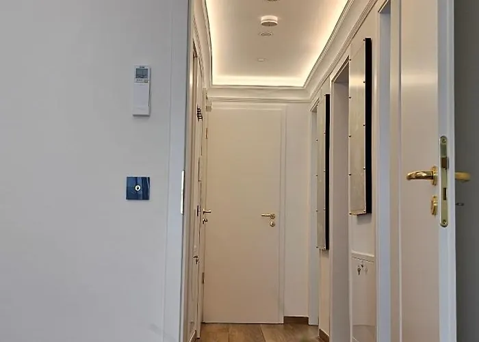 Exotic Tropical Palace - Comfyhome